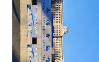 哈尔滨音乐学院最初建校选址在哪里？