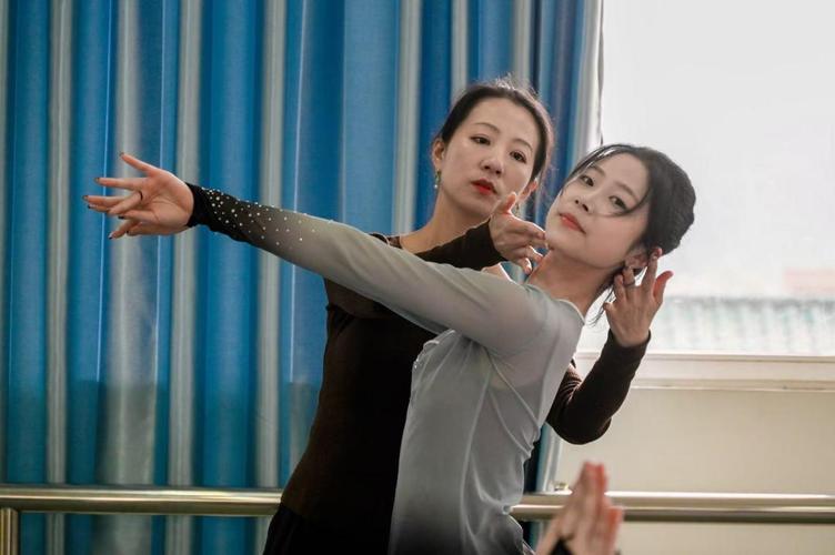 广州华夏职业学院舞蹈社有何魅力？-第1张图片-泰美艺术培训