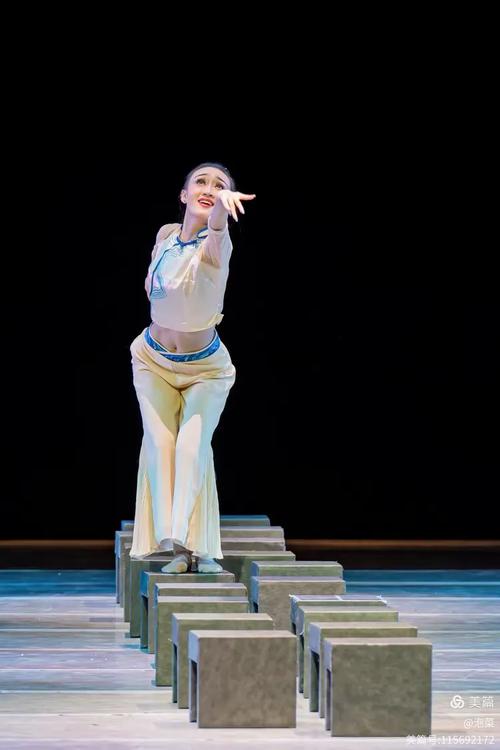 陕师大舞蹈艺术生日常训练有多刻苦？-第2张图片-泰美艺术培训