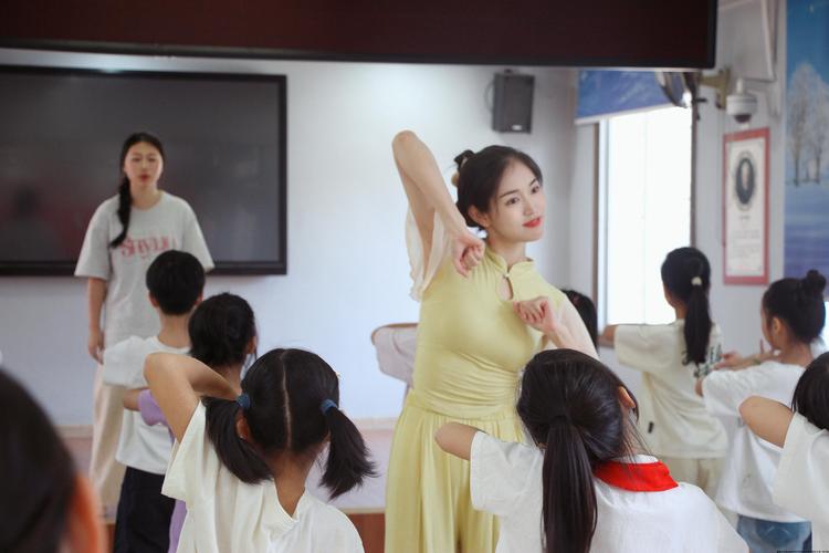朝阳市师专幼师专业舞蹈-第1张图片-泰美艺术培训