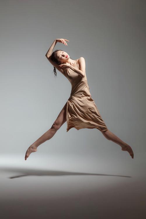 适合中年人跳的舞蹈女生-第2张图片-泰美艺术培训