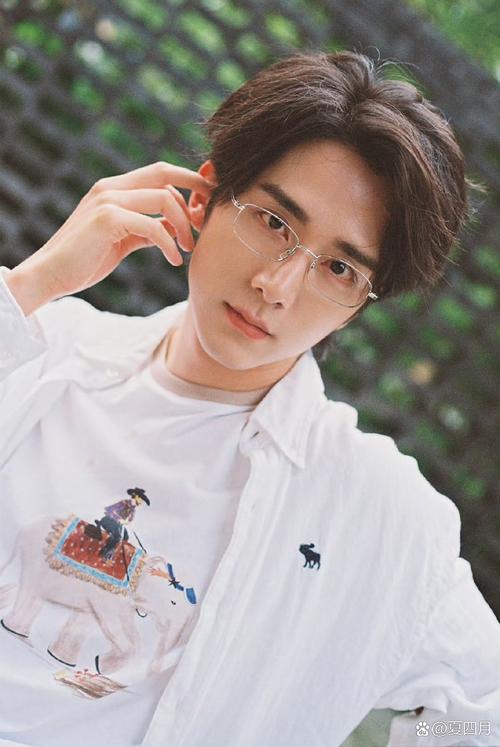 张新成2025艺考图片引热议？-第1张图片-泰美艺术培训