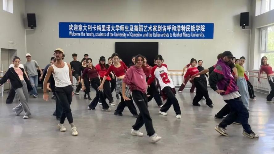 湖北民大是否有舞蹈社团?-第1张图片-泰美艺术培训 湖北民大是否有舞蹈社团?-第1张图片-泰美艺术培训