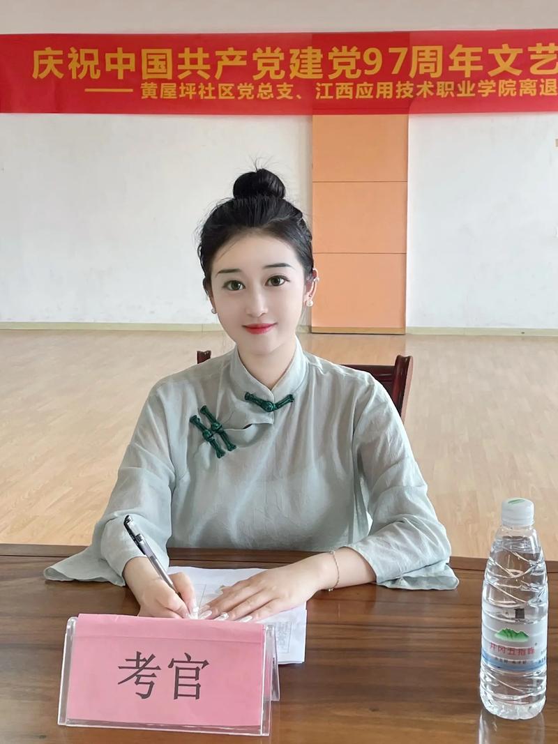 南艺舞蹈学院编导系教师有何教学特色？-第3张图片-泰美艺术培训