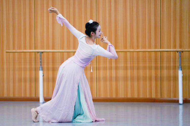 华南师范2025舞蹈系招生有何新变化?-第2张图片-泰美艺术培训 华南师范2025舞蹈系招生有何新变化?-第2张图片-泰美艺术培训