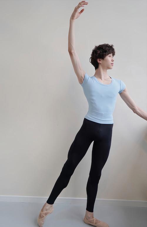 男生艺考选什么舞种更有优势？-第3张图片-泰美艺术培训