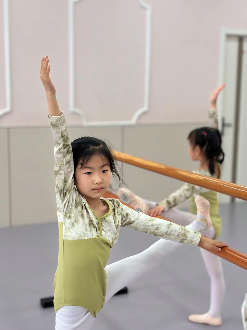 孩子学什么舞蹈最适合启蒙？-第3张图片-泰美艺术培训