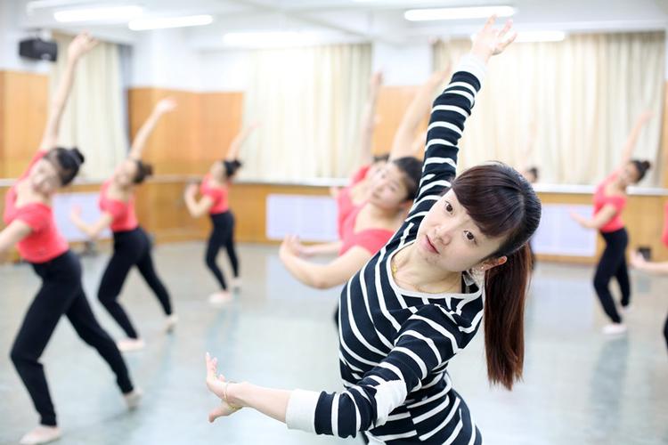 西北民族大学舞蹈水平究竟有多高？-第2张图片-泰美艺术培训
