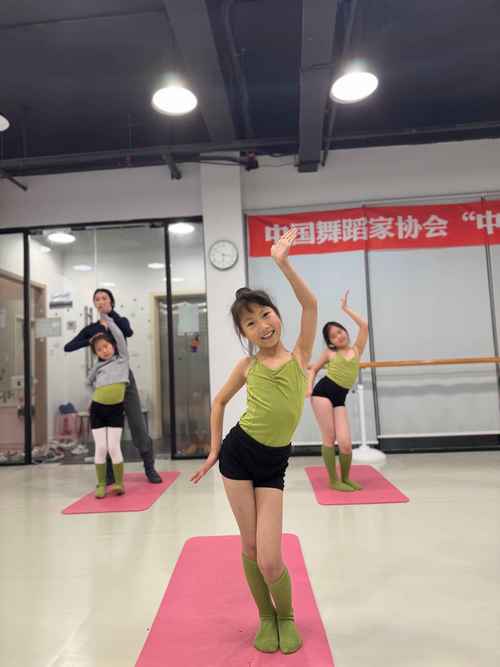 中国每年有多少学生学舞蹈?-第1张图片-泰美艺术培训 中国每年有多少学生学舞蹈?-第1张图片-泰美艺术培训