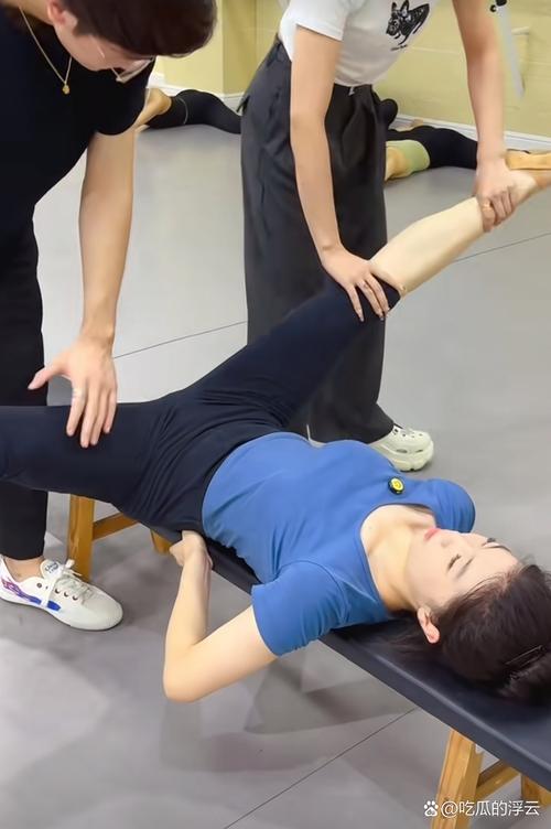 大学生舞蹈压腿训练视频如何科学有效？-第3张图片-泰美艺术培训