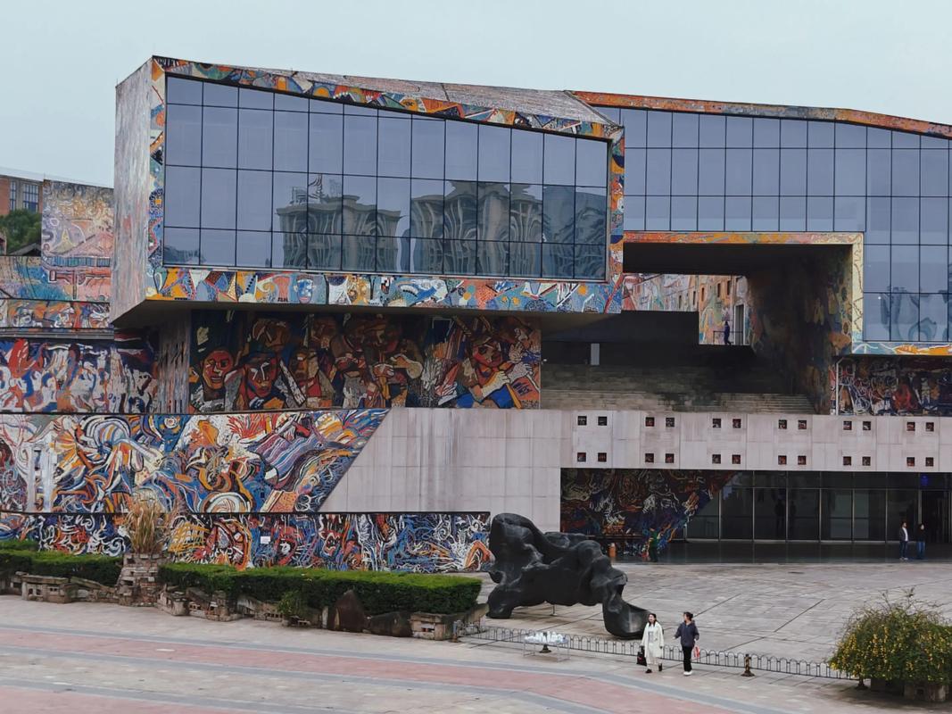 四川美院老校区地址在哪?-第1张图片-泰美艺术培训 四川美院老校区地址在哪?-第1张图片-泰美艺术培训