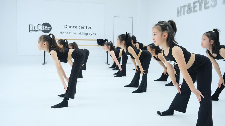 近视考生如何应对舞蹈特长生考试?-第1张图片-泰美艺术培训 近视考生如何应对舞蹈特长生考试?-第1张图片-泰美艺术培训