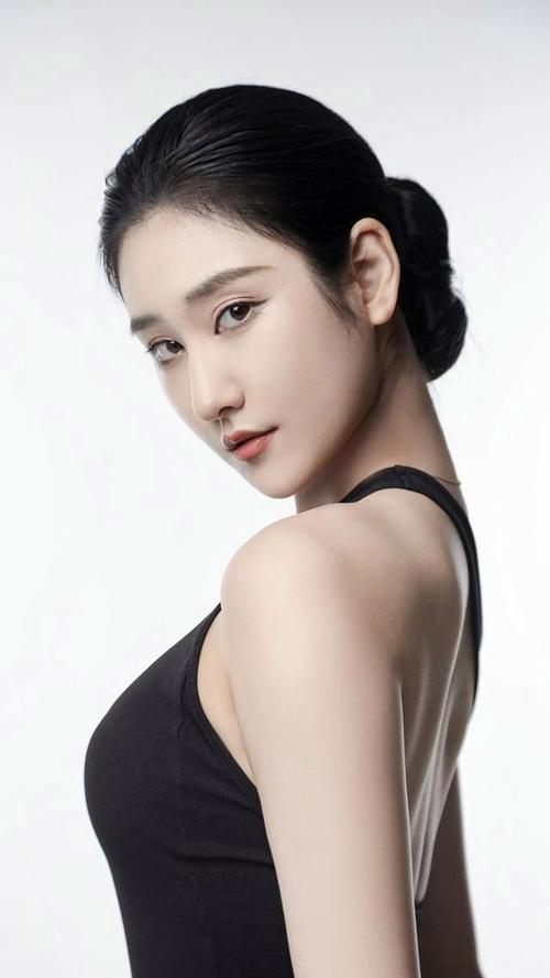 2025年南艺艺考美女-第1张图片-泰美艺术培训