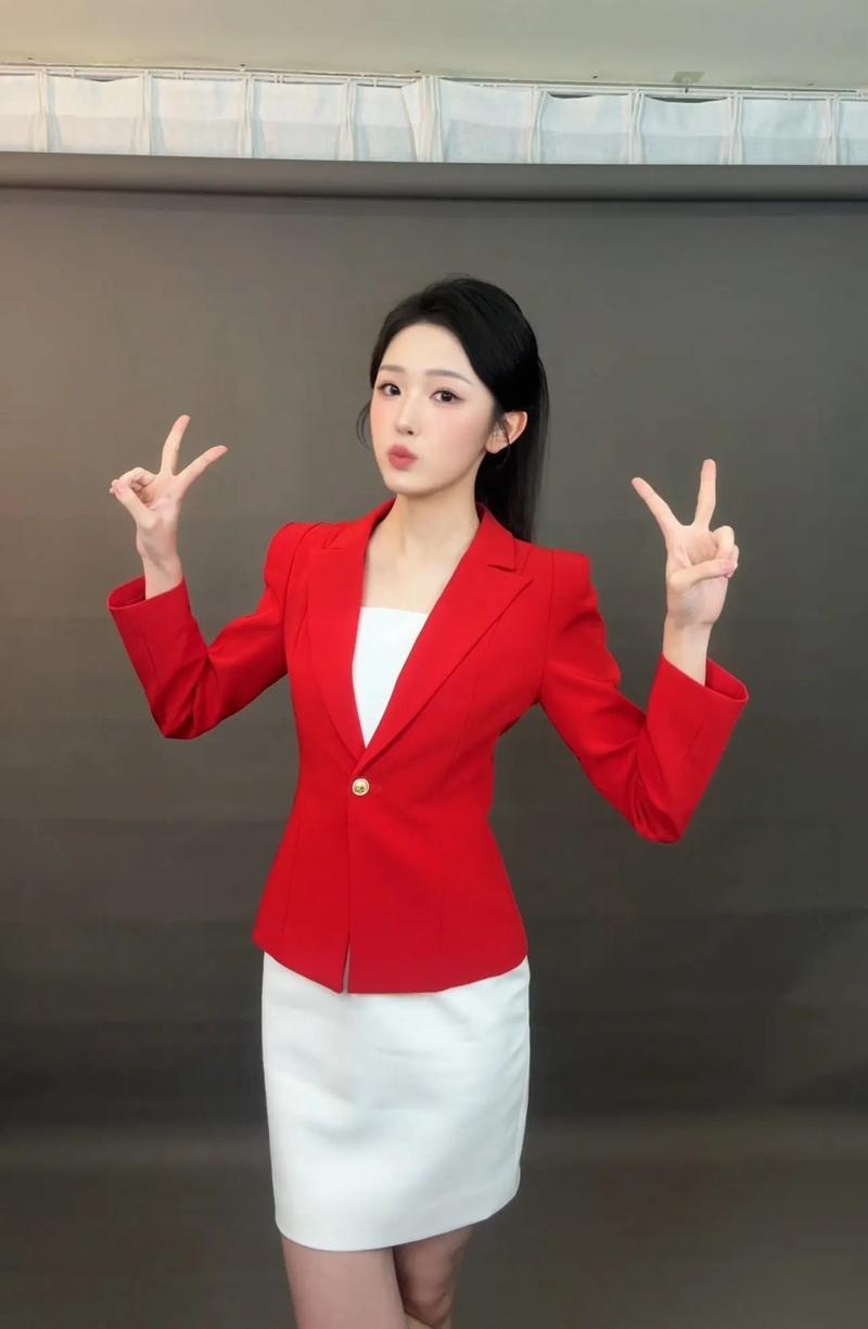 2025年南艺艺考美女-第2张图片-泰美艺术培训