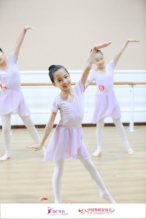 舞蹈类事业编考试具体考哪些内容？-第3张图片-泰美艺术培训