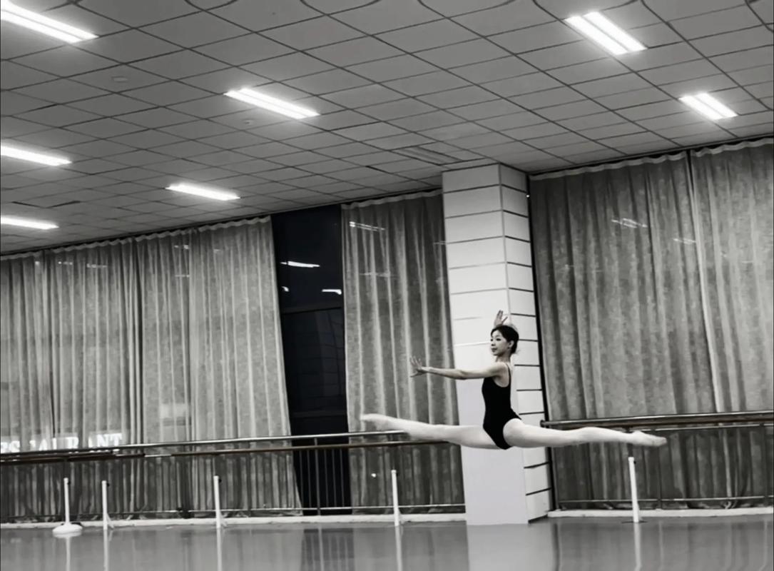 身高不足,舞蹈艺考还有希望吗?-第2张图片-泰美艺术培训 身高不足,舞蹈艺考还有希望吗?-第2张图片-泰美艺术培训