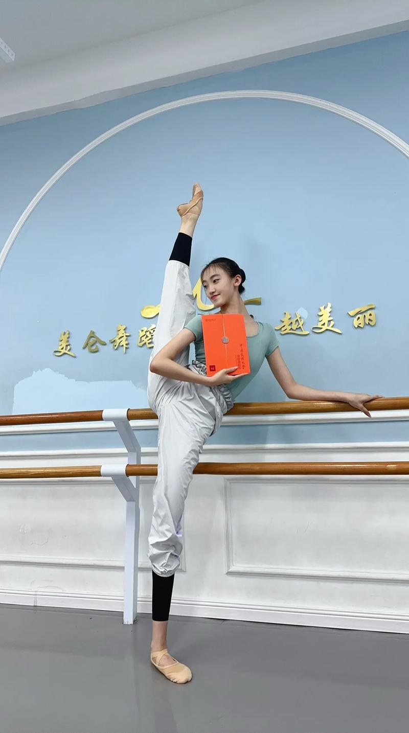 外省舞蹈学校二本补招，名额还剩多少？-第1张图片-泰美艺术培训