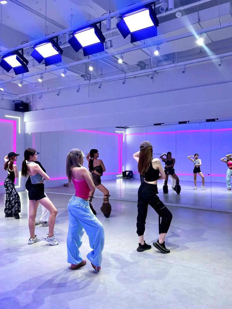 天津商业大学附近舞蹈室哪家好？-第1张图片-泰美艺术培训