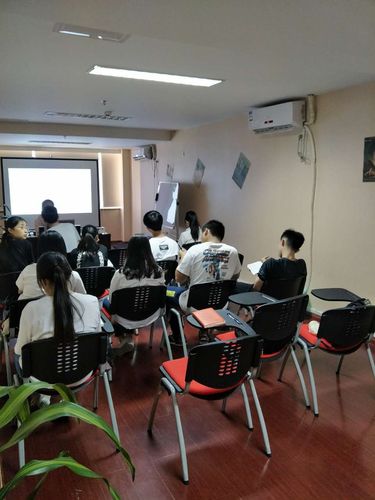 播音主持艺考培训班怎么选？-第2张图片-泰美艺术培训