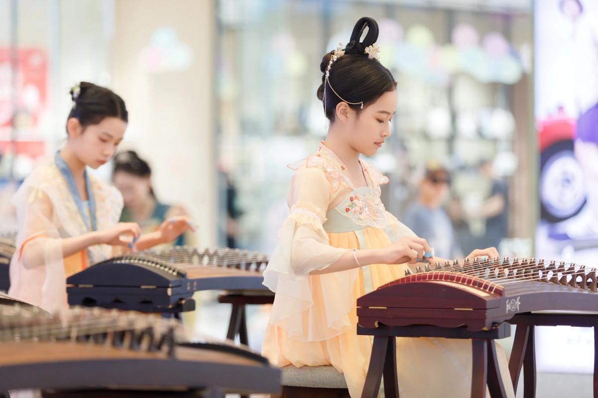 古筝艺考服装选什么？-第1张图片-泰美艺术培训