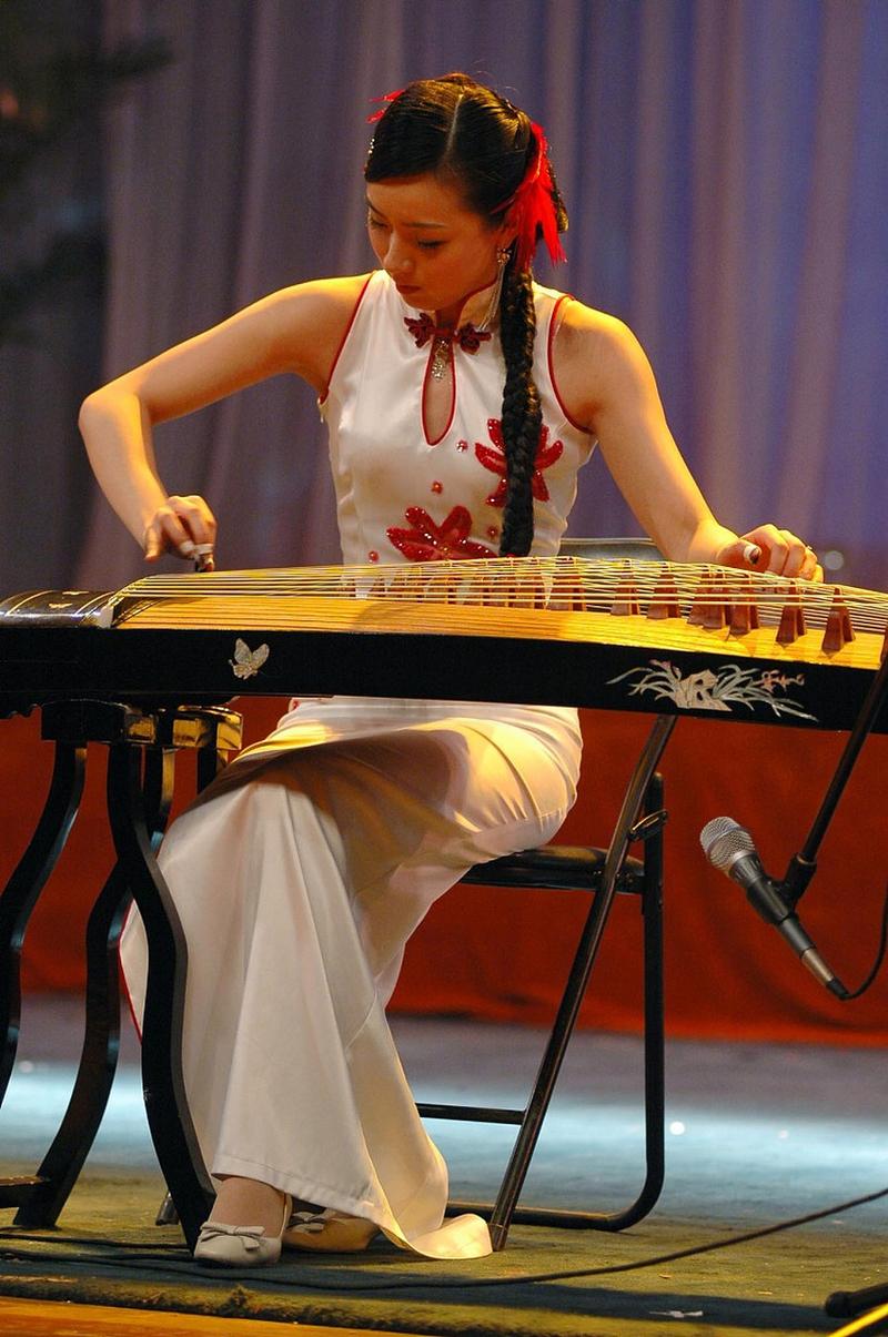 古筝艺考服装选什么？-第3张图片-泰美艺术培训