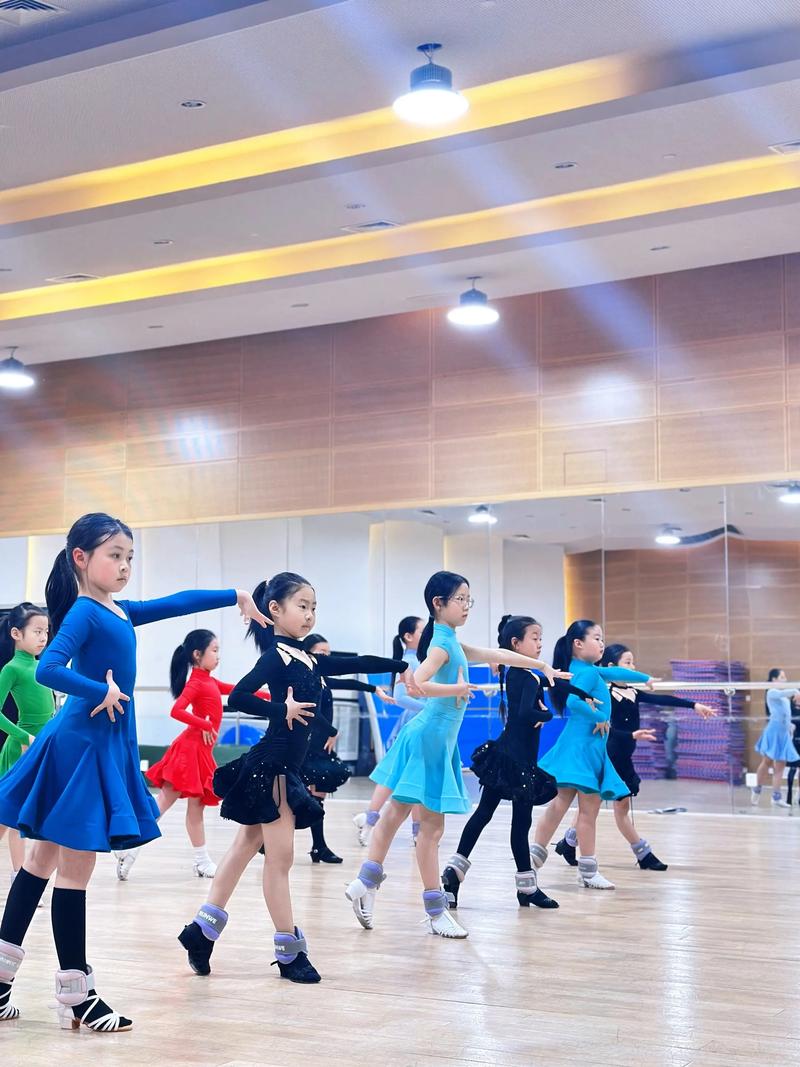 什么舞蹈最能提升孩子气质？-第2张图片-泰美艺术培训