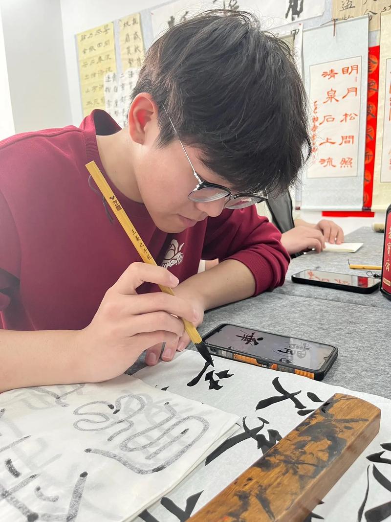 播音主持专业为何无需艺考？-第2张图片-泰美艺术培训