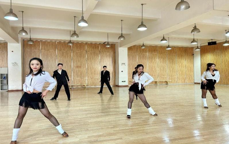 西安体育学院 体育舞蹈-第1张图片-泰美艺术培训 西安体育学院 体育舞蹈-第1张图片-泰美艺术培训