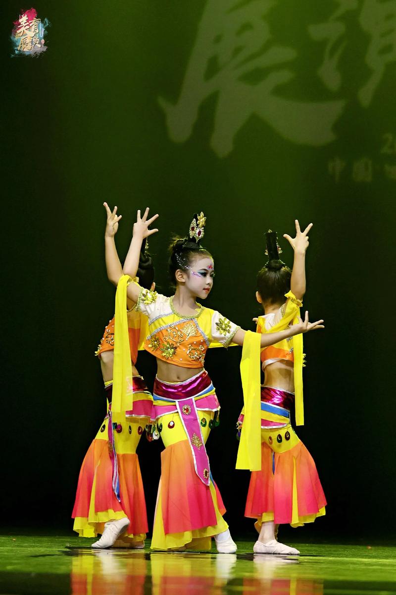 首师2025舞蹈招生何时开始?报名条件有哪些?-第2张图片-泰美艺术培训 首师2025舞蹈招生何时开始?报名条件有哪些?-第2张图片-泰美艺术培训