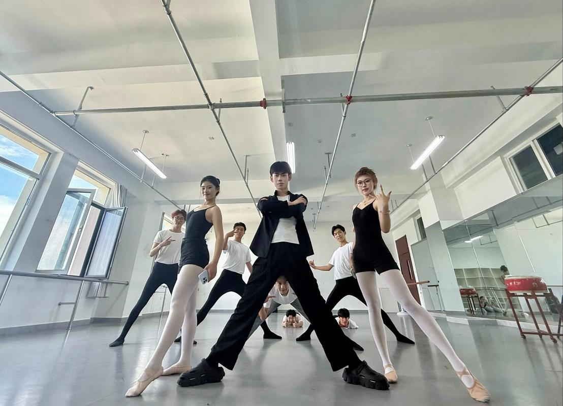 2025舞蹈大学生有何新趋势？-第3张图片-泰美艺术培训