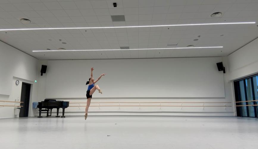 播音生如何跳好即兴舞蹈？-第2张图片-泰美艺术培训