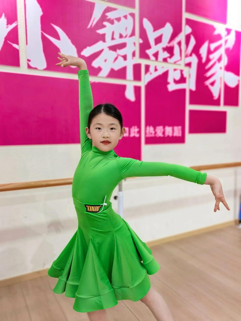 体育舞蹈统考服装怎么选？-第1张图片-泰美艺术培训