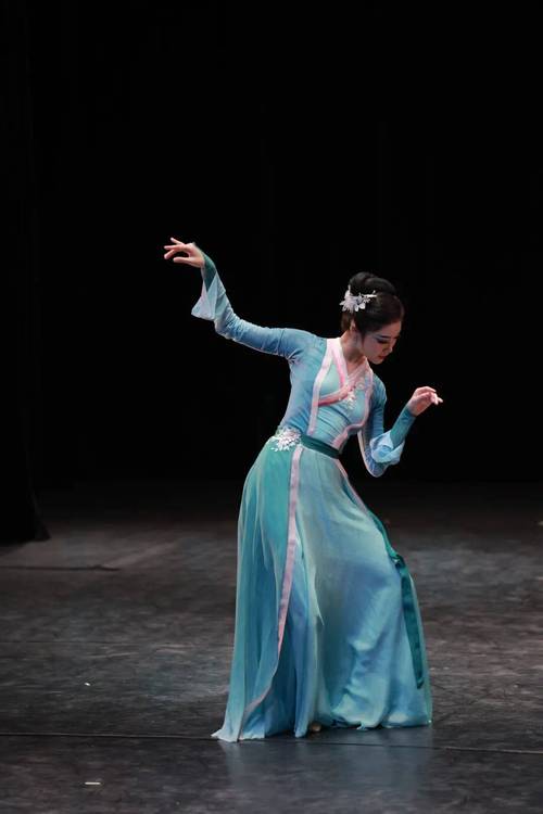 2025舞蹈校考考什么？-第3张图片-泰美艺术培训