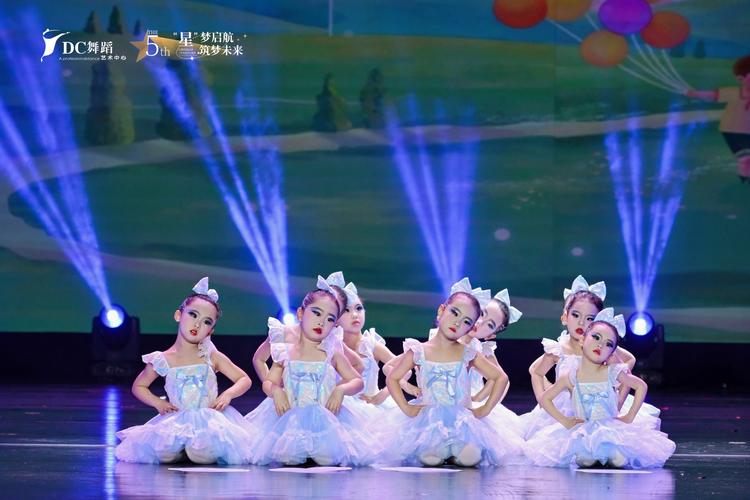 学舞蹈必表演？表演对学习有何意义？-第2张图片-泰美艺术培训