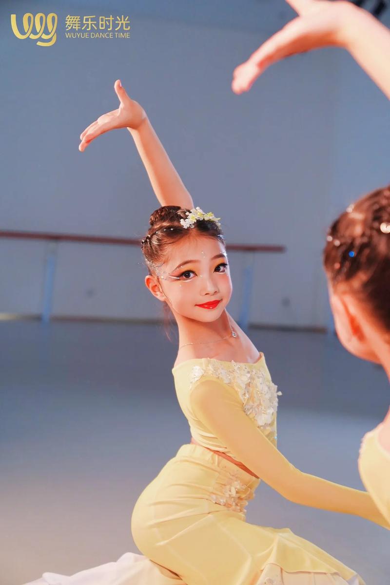 女孩学民族舞蹈几岁开始最合适？-第2张图片-泰美艺术培训